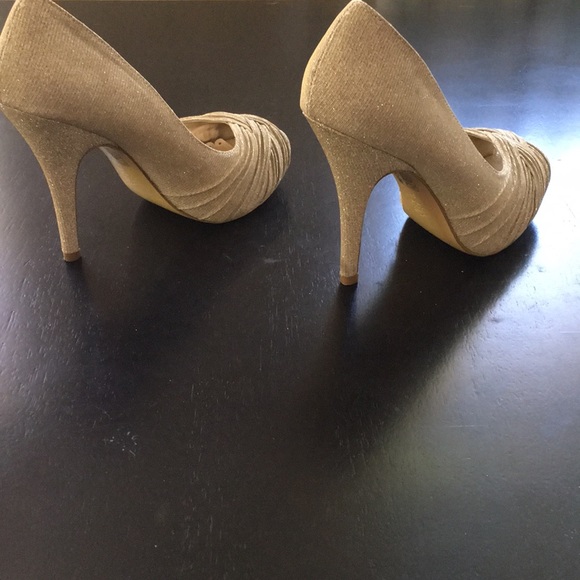 Gold platforms with box - Picture 3 of 3